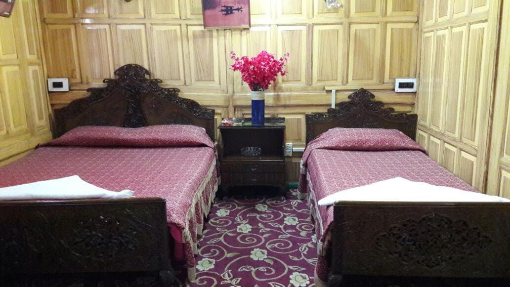 Houseboat Plato Excellence Hotel Srīnagar Exterior foto