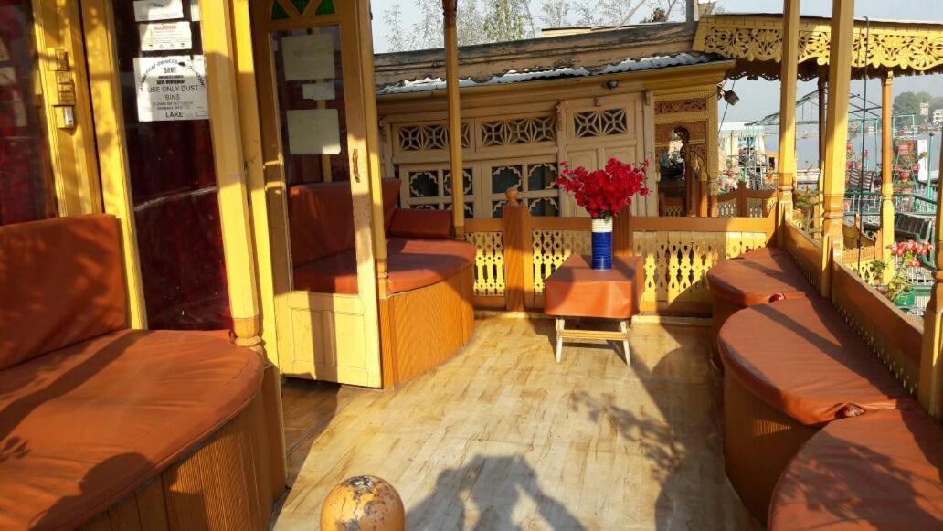 Houseboat Plato Excellence Hotel Srīnagar Exterior foto