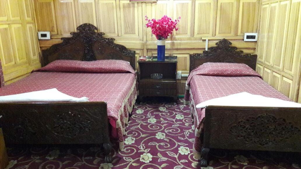 Houseboat Plato Excellence Hotel Srīnagar Exterior foto