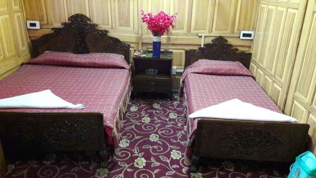 Houseboat Plato Excellence Hotel Srīnagar Exterior foto