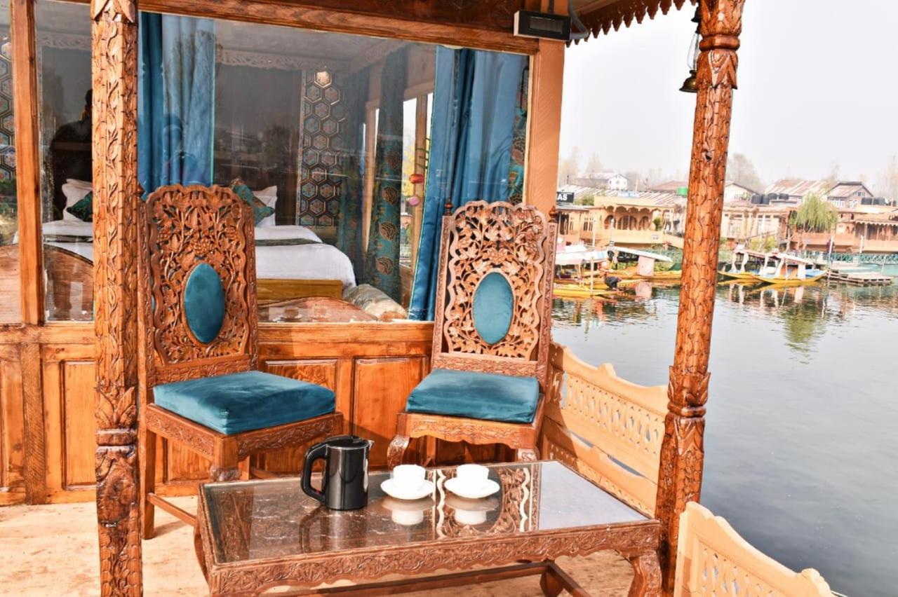 Houseboat Plato Excellence Hotel Srīnagar Exterior foto