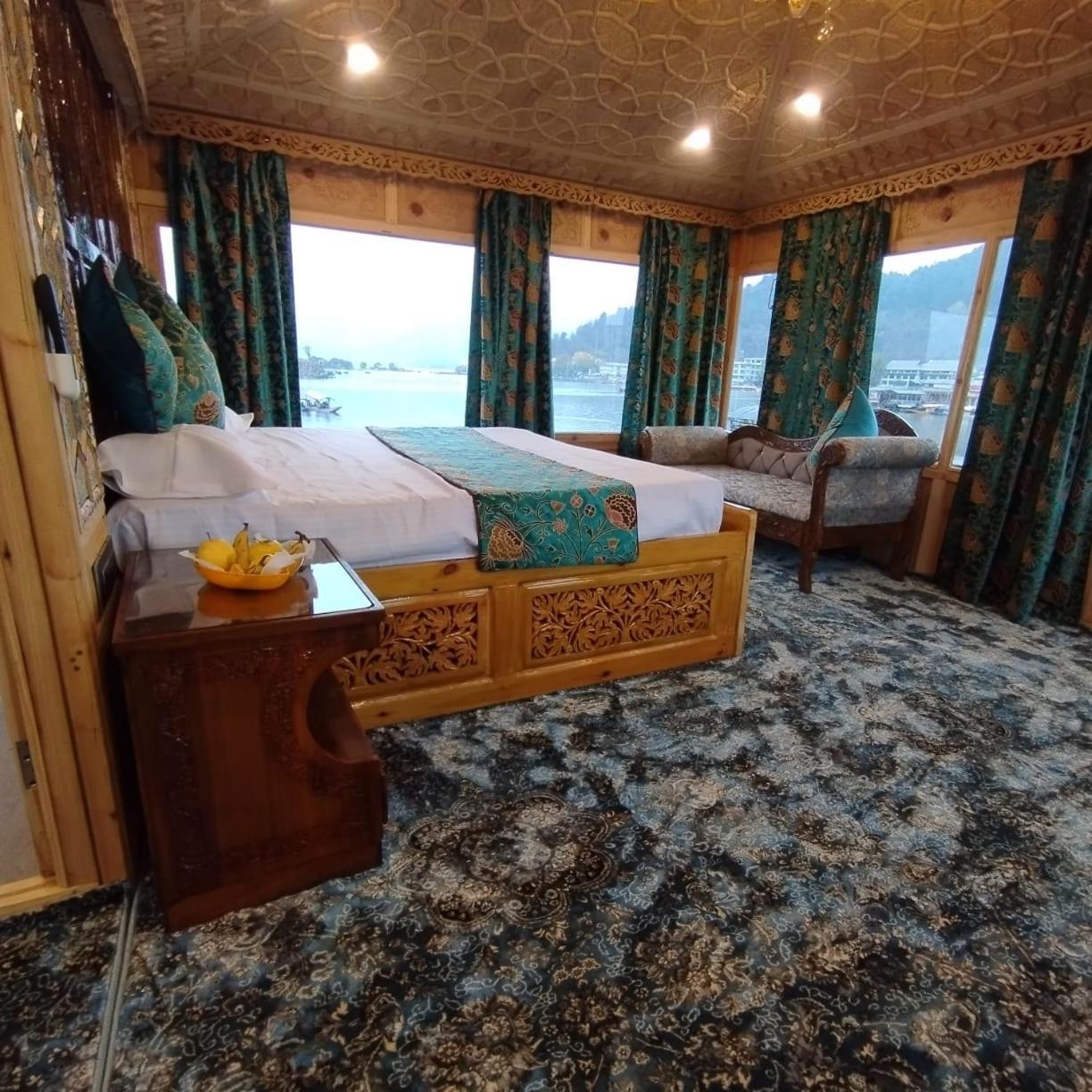 Houseboat Plato Excellence Hotel Srīnagar Exterior foto