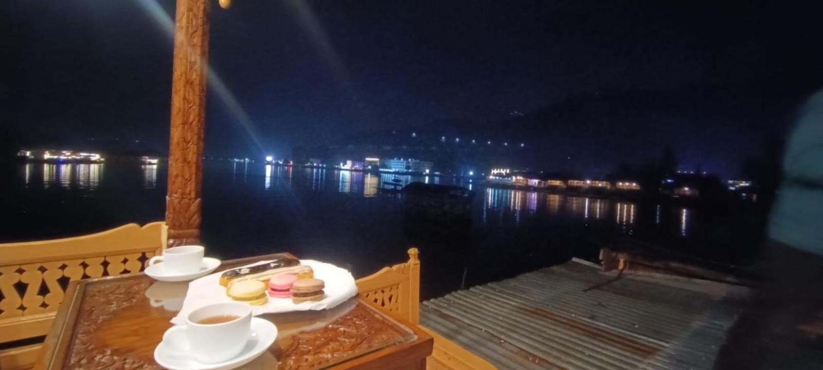 Houseboat Plato Excellence Hotel Srīnagar Exterior foto