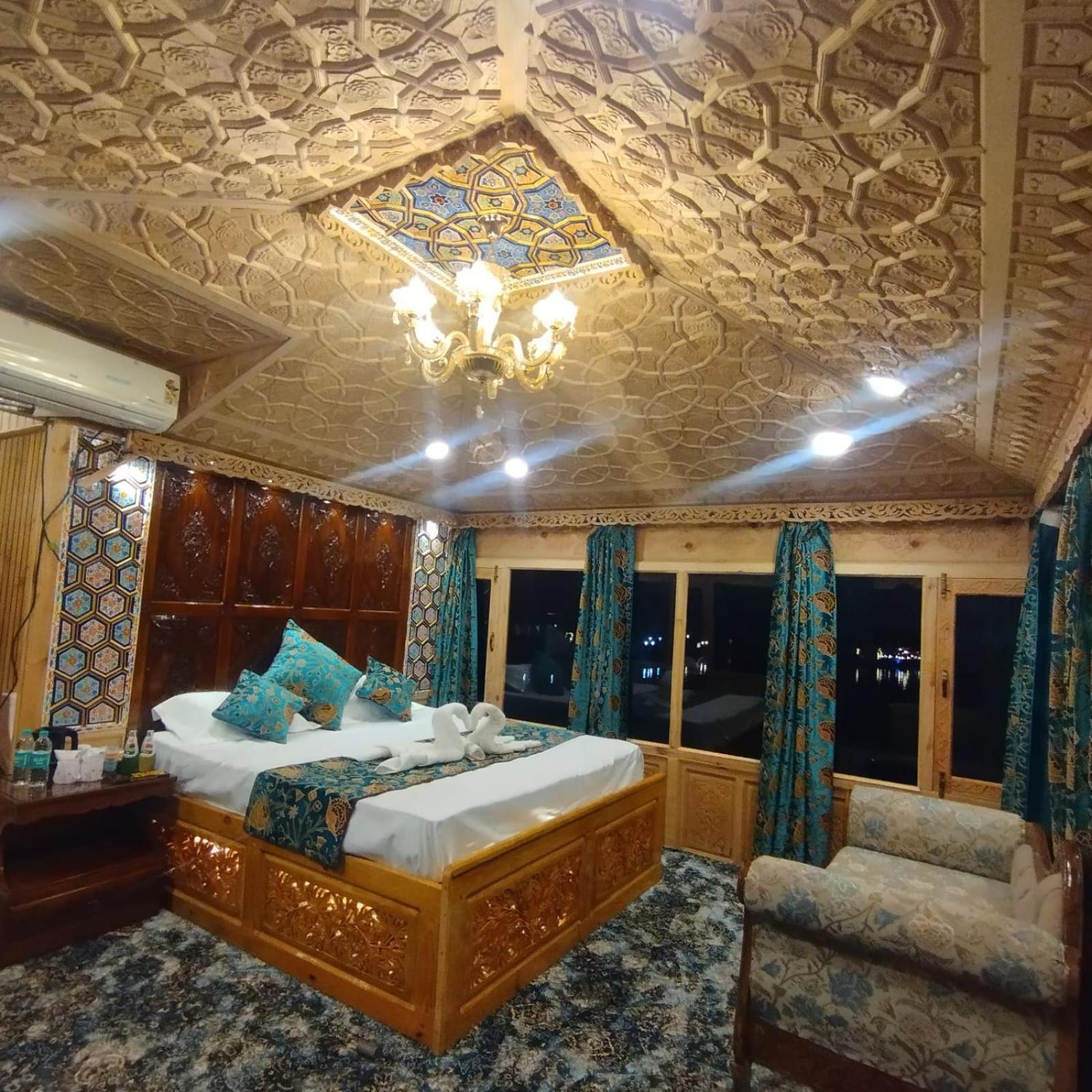 Houseboat Plato Excellence Hotel Srīnagar Exterior foto